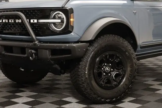 2021 Ford Bronco First Edition Advanced 4x4 photo 3