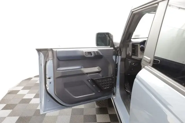 2021 Ford Bronco First Edition Advanced 4x4 photo 5