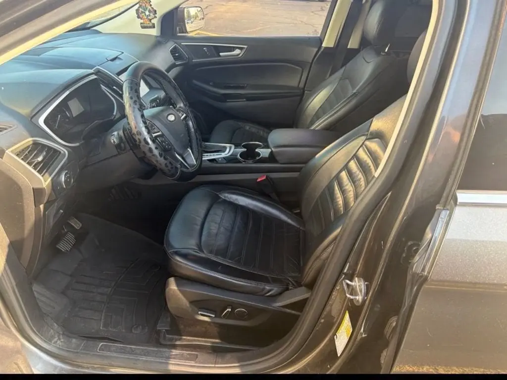 2017 Ford Edge SEL photo 3