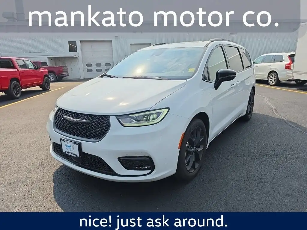 2026 Chrysler Pacifica Limited's photo