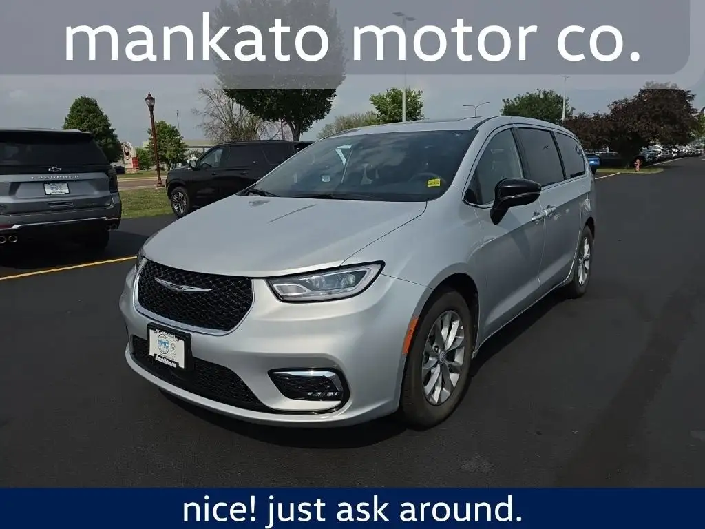 2026 Chrysler Pacifica Limited's photo