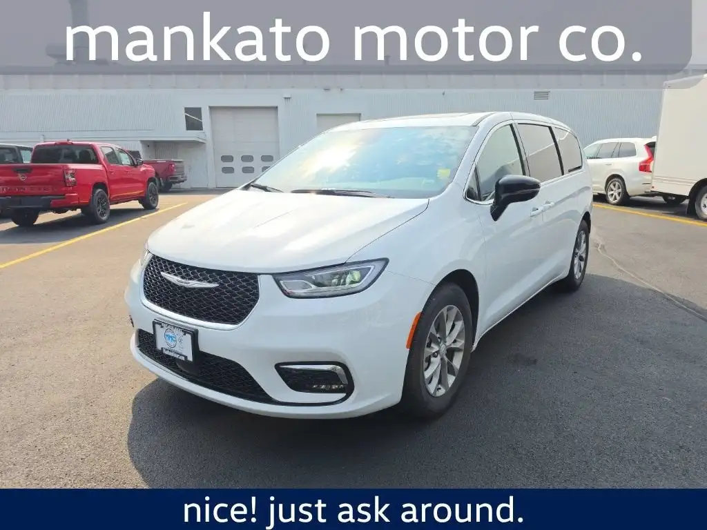 2026 Chrysler Pacifica Limited's photo