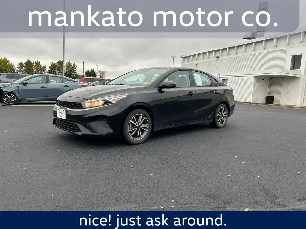 2023 Kia Forte LXS Auto's photo