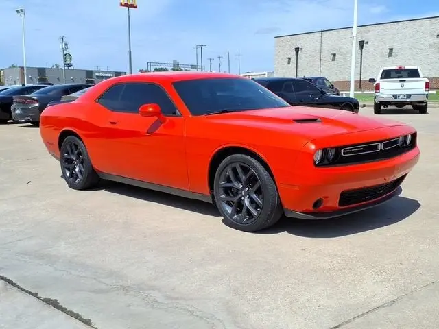 2020 Dodge Challenger SXT Auto photo 3