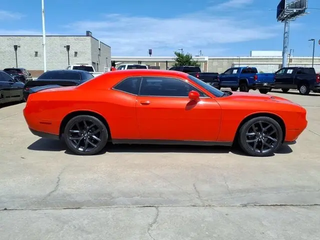 2020 Dodge Challenger SXT Auto photo 4