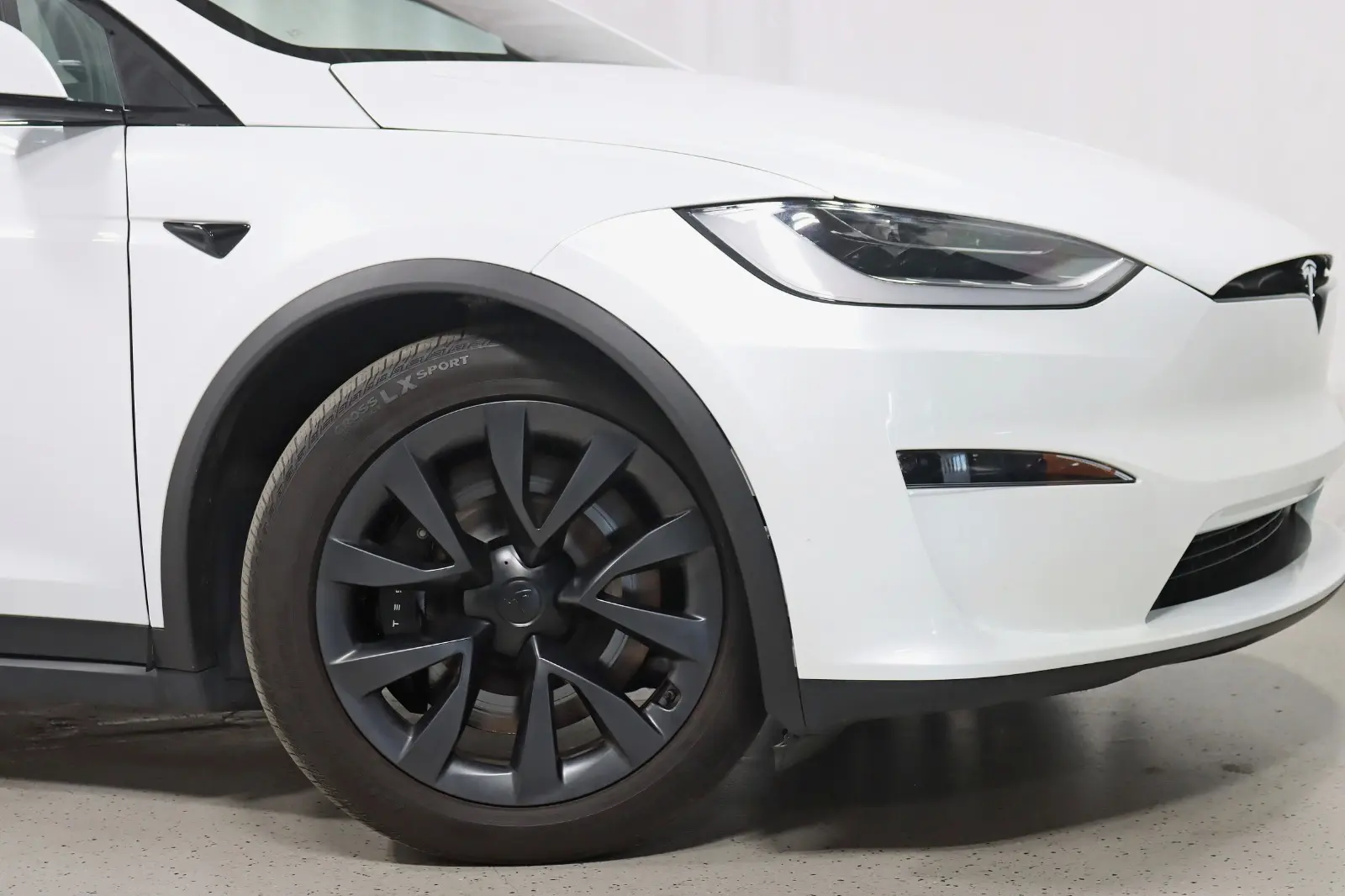 2023 Tesla Model X Long Range photo 5