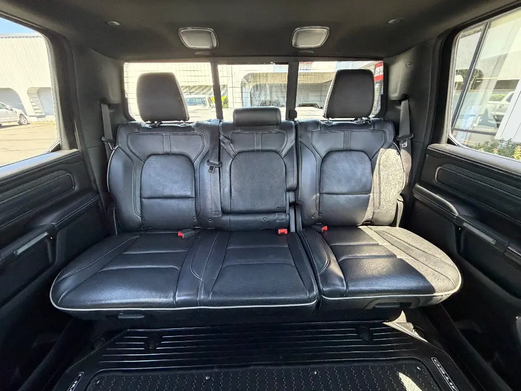 2019 RAM 1500 Limited 4WD Crew Cab 6'4 photo 4