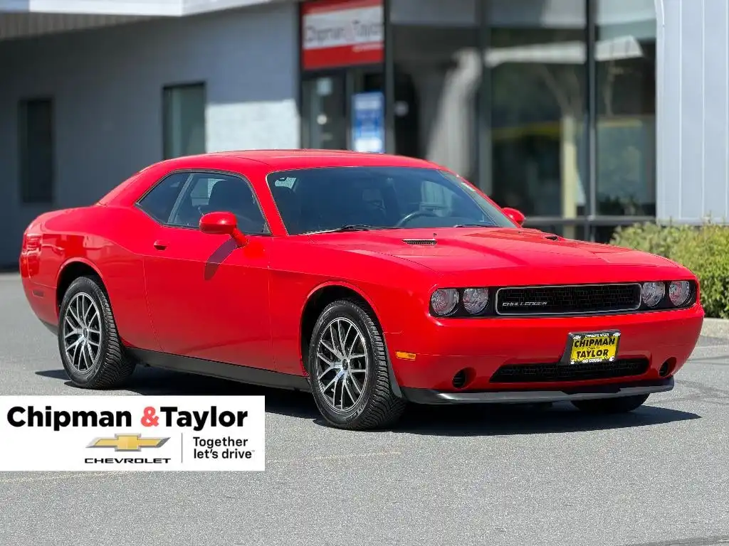 2014 Dodge Challenger SXT's photo
