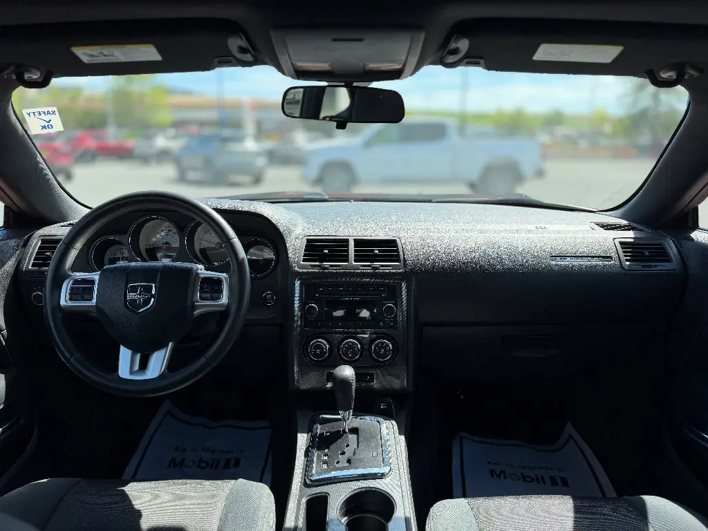 2014 Dodge Challenger SXT photo 3