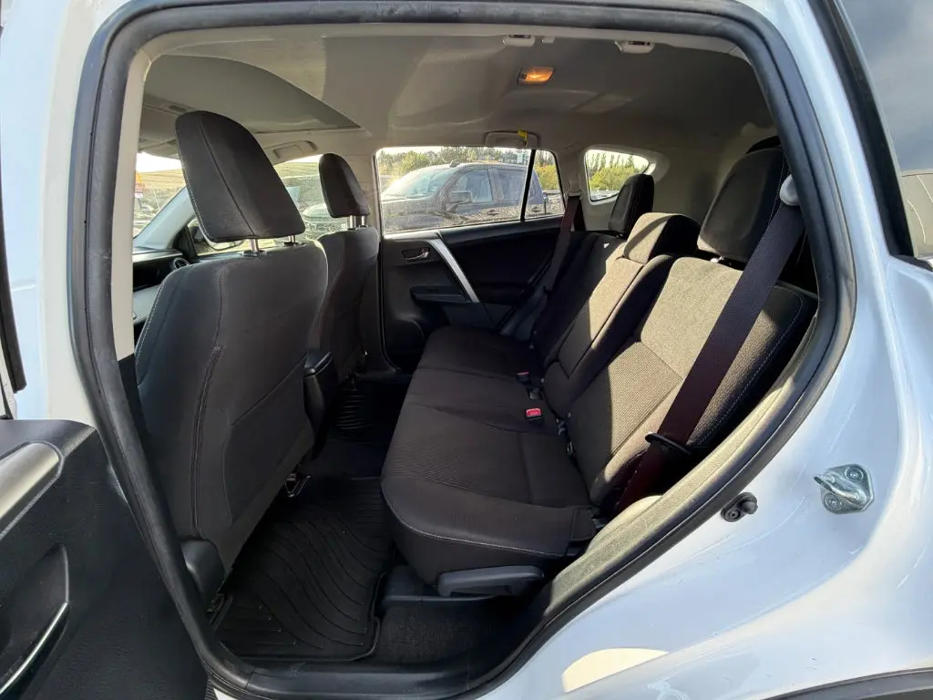 2015 Toyota RAV4 XLE AWD photo 3