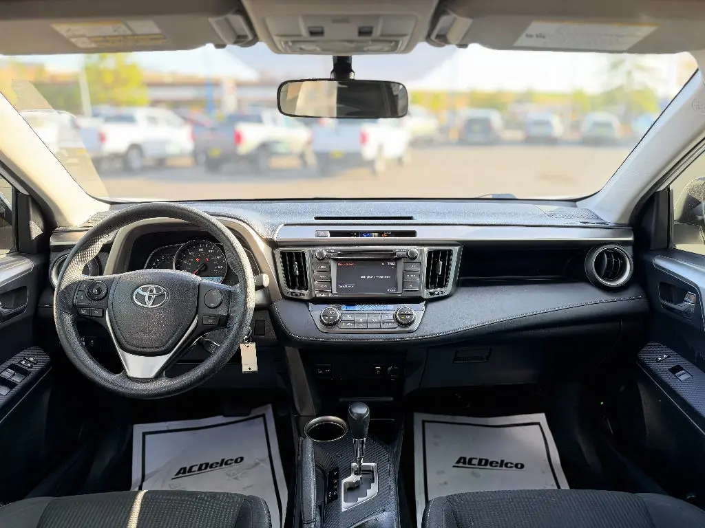 2015 Toyota RAV4 XLE AWD photo 5