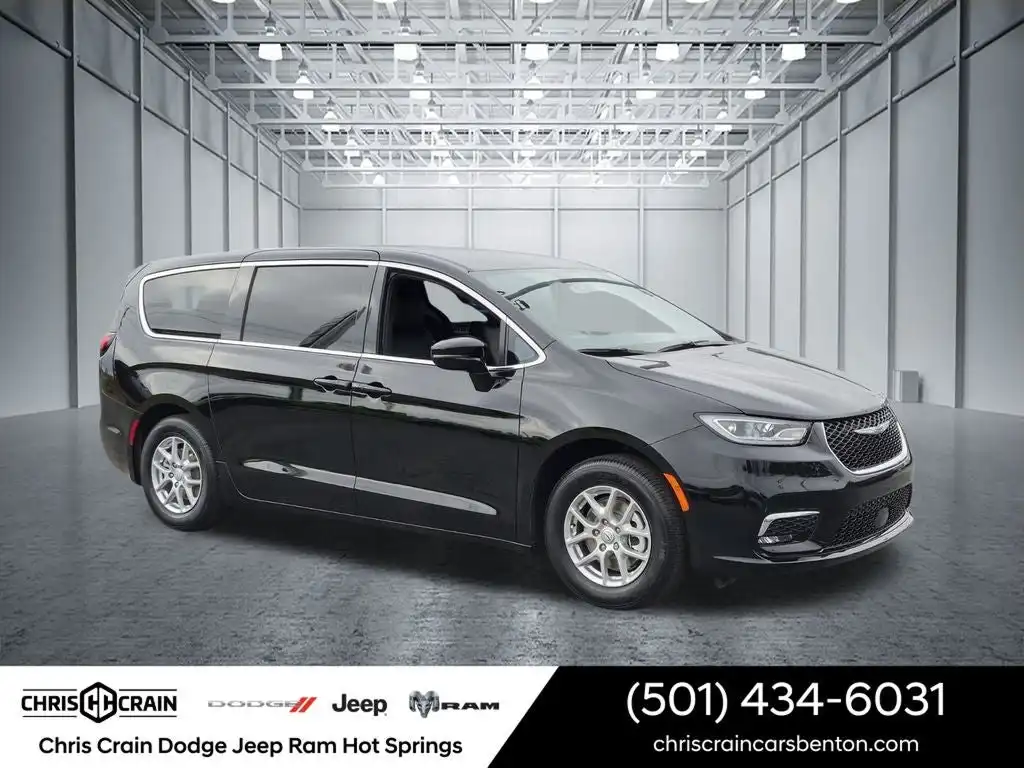 2026 Chrysler Pacifica Select's photo