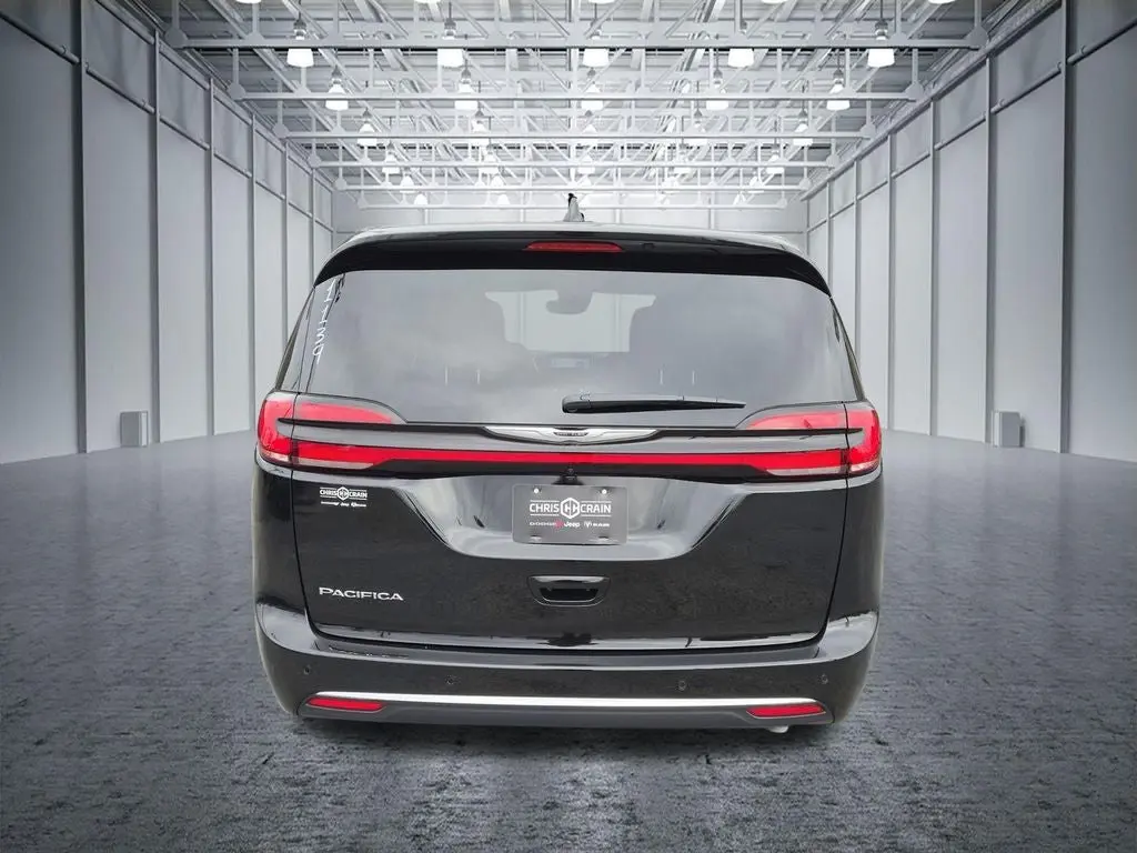 2026 Chrysler Pacifica Select photo 5