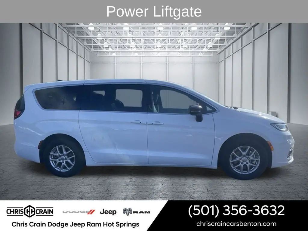 2025 Chrysler Pacifica Select photo 3