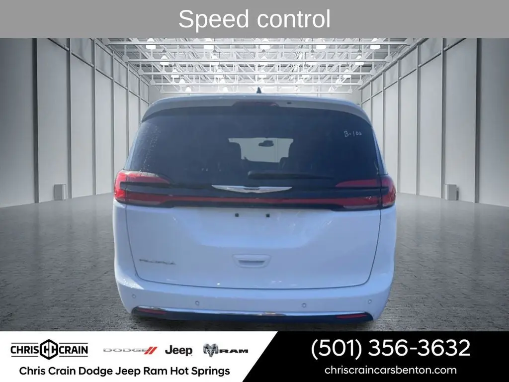 2025 Chrysler Pacifica Select photo 5
