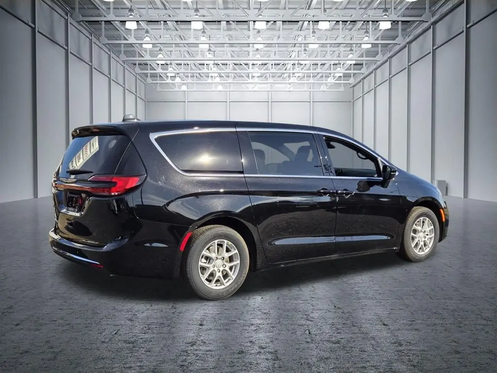 2026 Chrysler Pacifica Select photo 4
