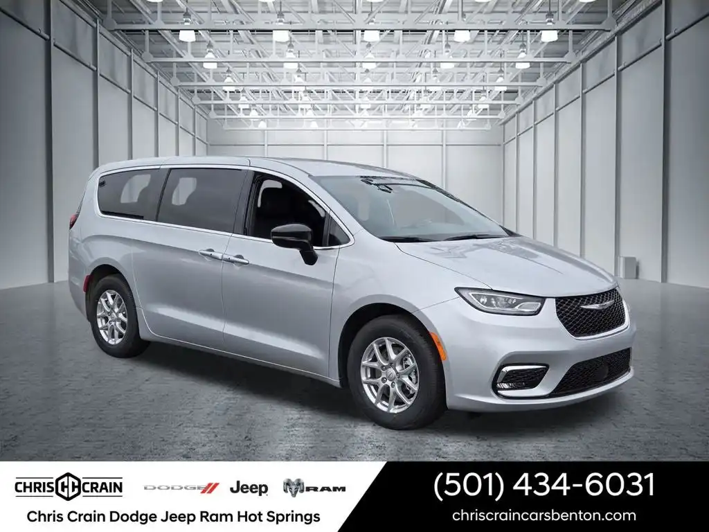 2026 Chrysler Pacifica Select's photo
