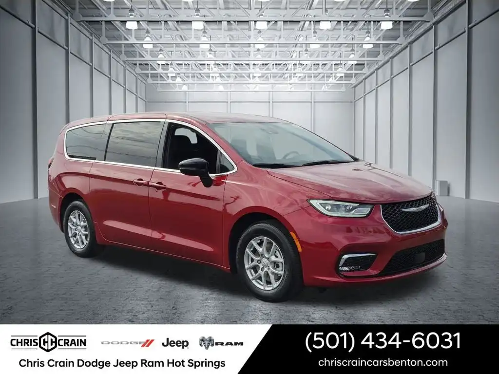 2026 Chrysler Pacifica Select's photo