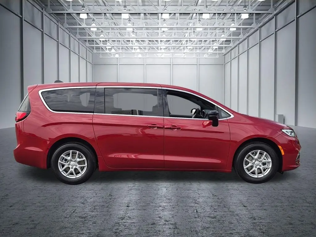 2026 Chrysler Pacifica Select photo 3