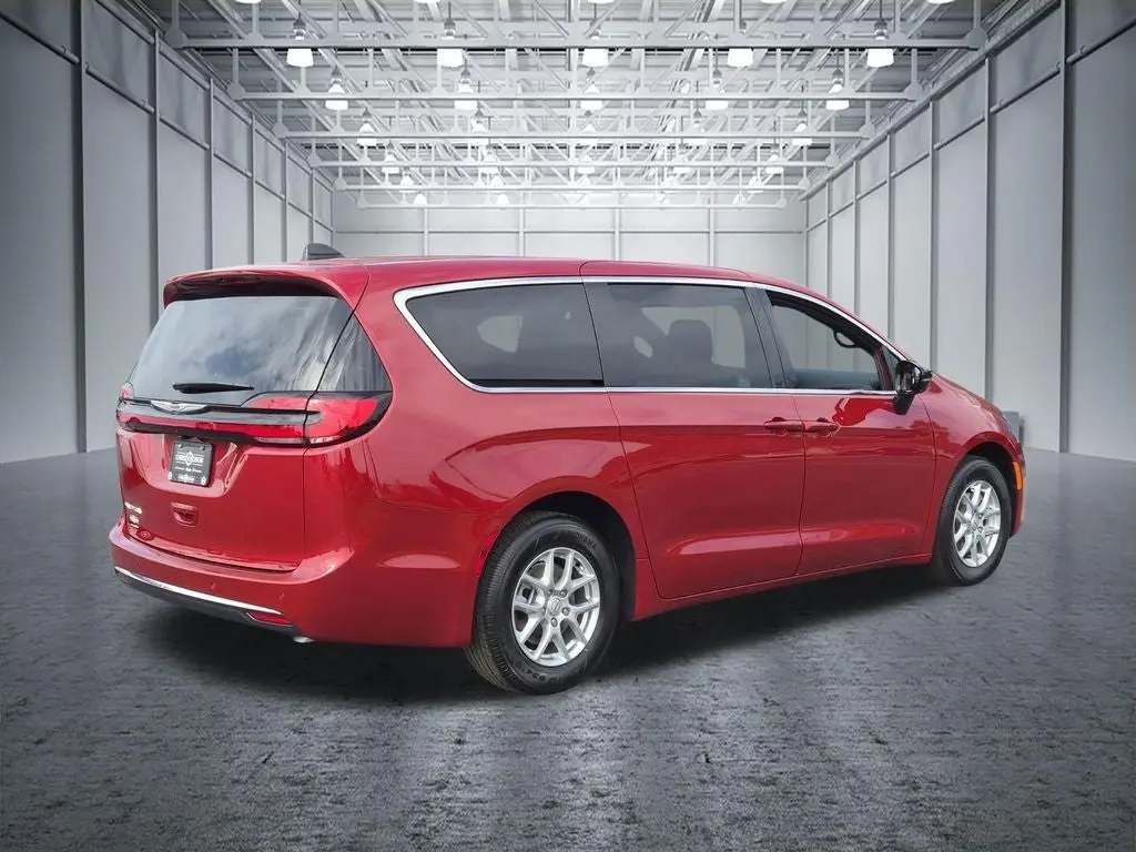 2026 Chrysler Pacifica Select photo 4