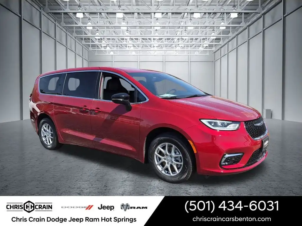 2026 Chrysler Pacifica Select's photo
