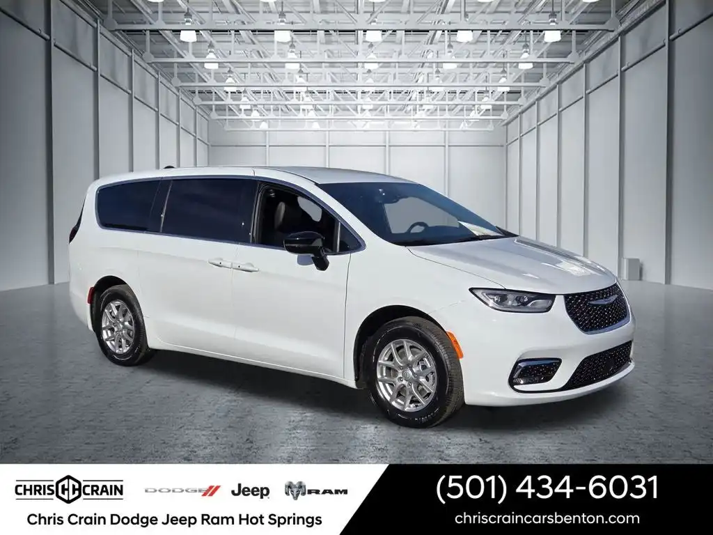 2026 Chrysler Pacifica Select's photo