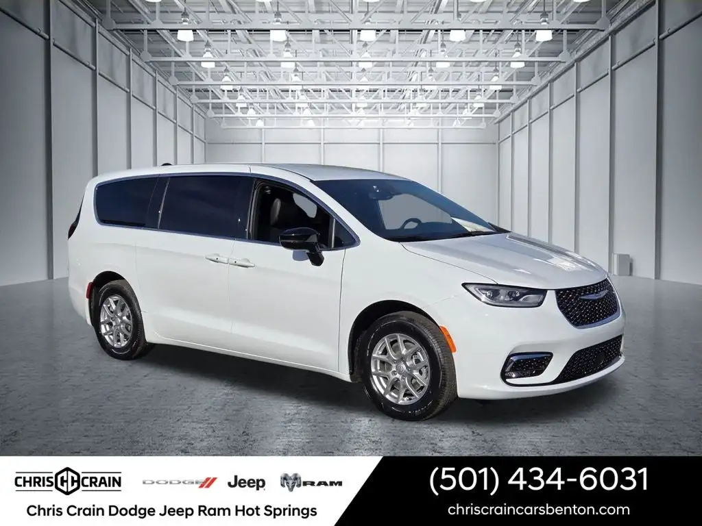 2026 Chrysler Pacifica Select's photo