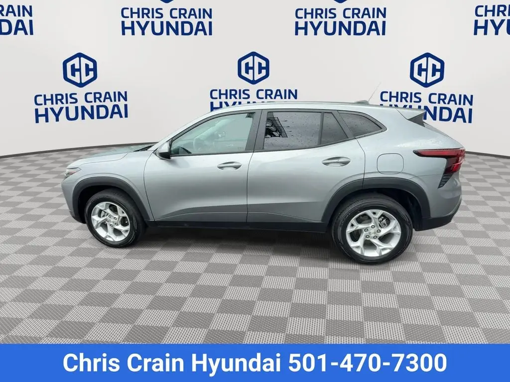 2024 Chevrolet Trax LS photo 5