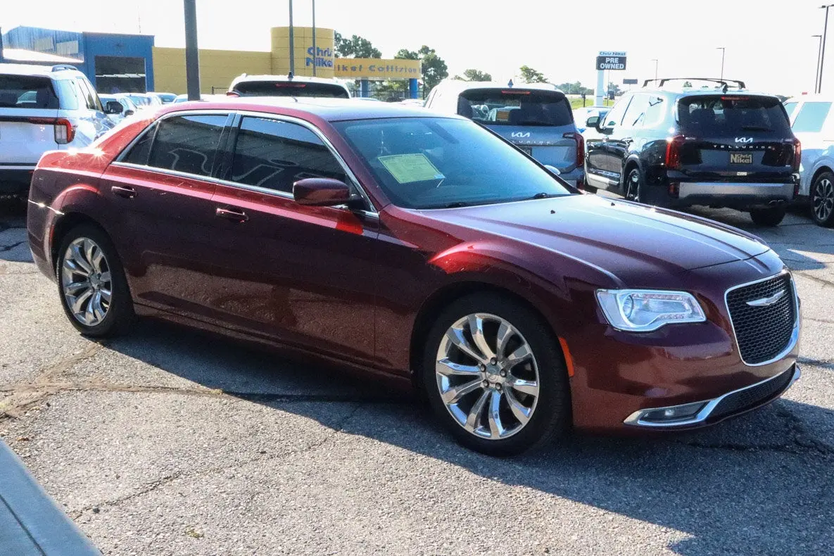 2016 Chrysler 300 Anniversary Package photo 3