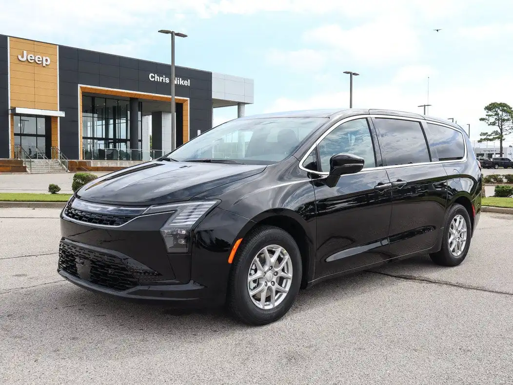 2027 Chrysler Pacifica Select's photo