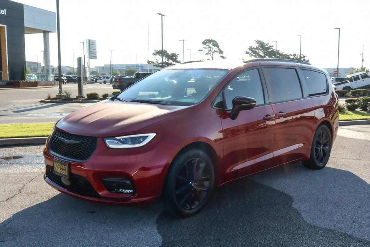 2026 Chrysler Pacifica Limited photo 3