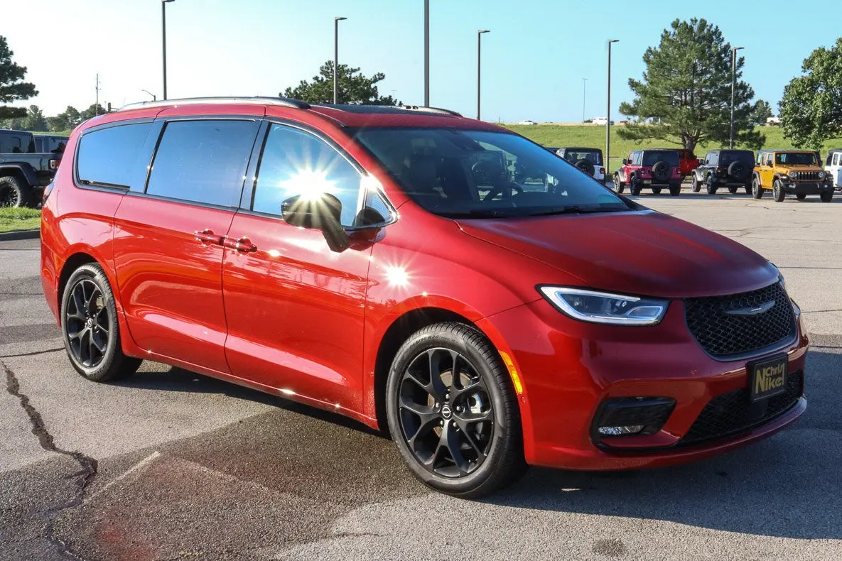 2026 Chrysler Pacifica Limited photo 5