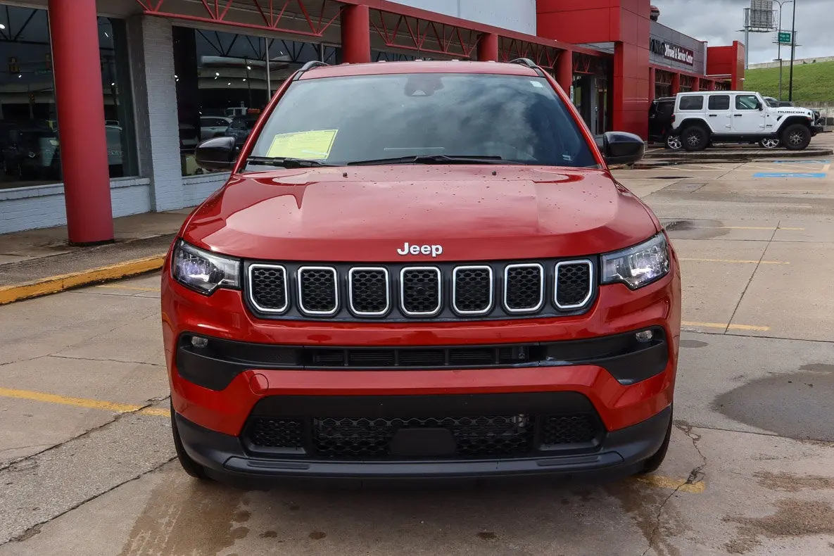 2023 Jeep Compass Latitude 4X4 photo 3