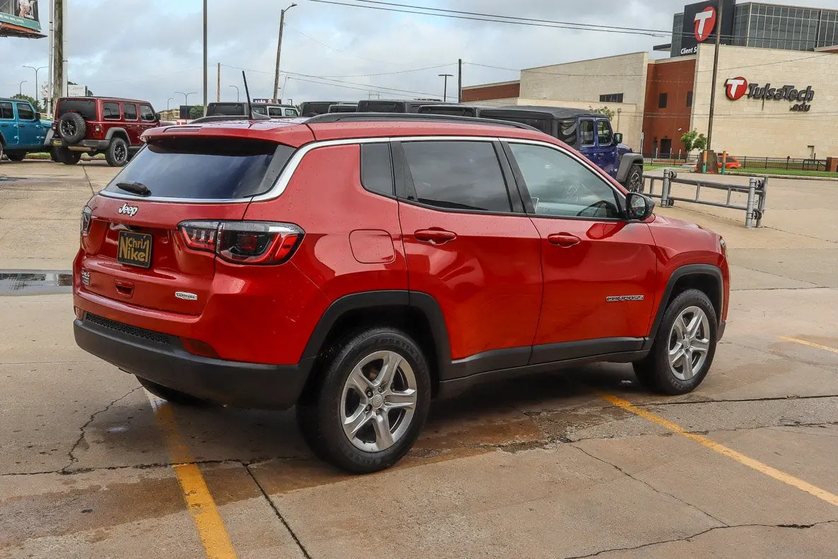 2023 Jeep Compass Latitude 4X4 photo 5
