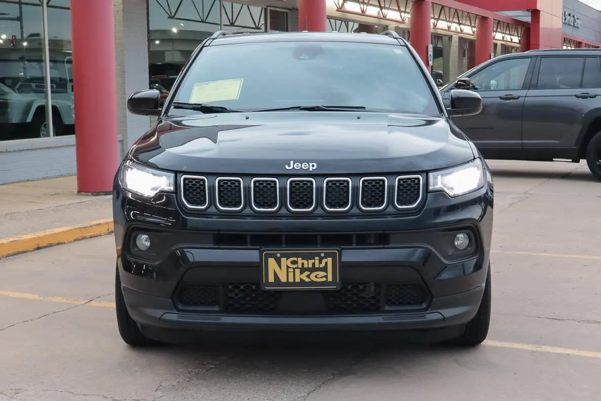 2024 Jeep Compass Latitude 4WD photo 3