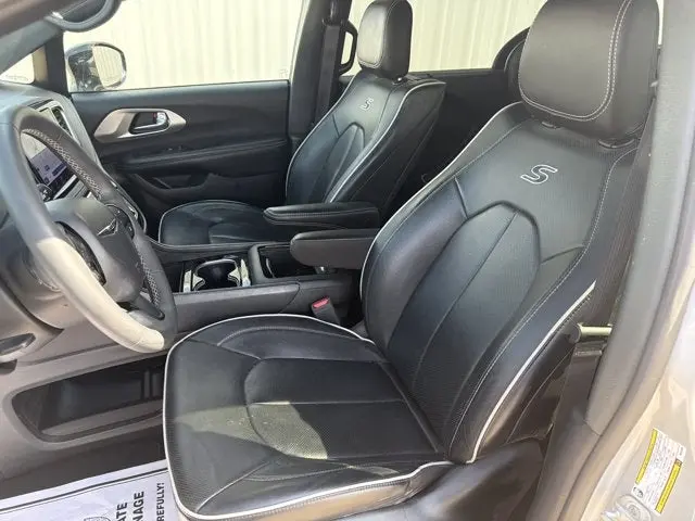 2023 Chrysler Pacifica Limited AWD photo 5