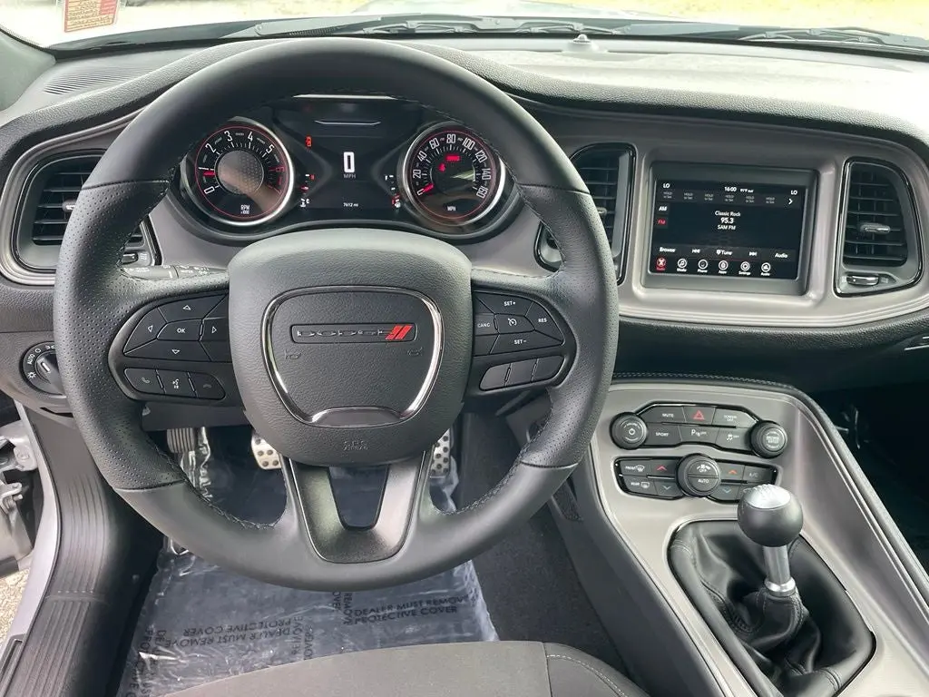2023 Dodge Challenger R/T photo 4