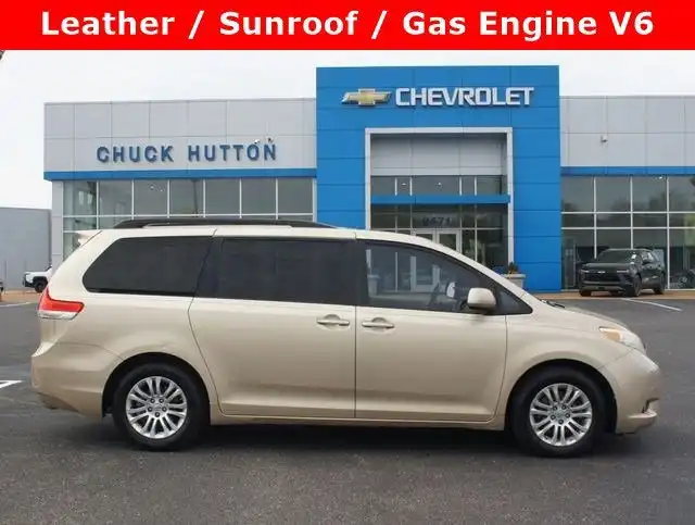 2011 Toyota Sienna XLE V6 7-Passenger Access Seat's photo