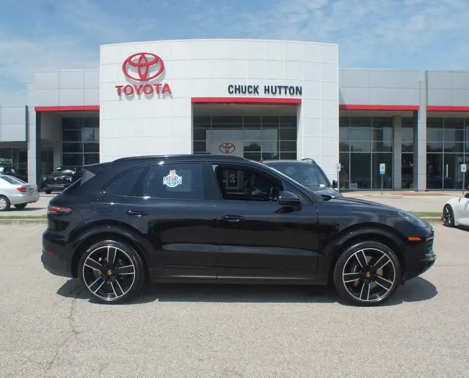 2023 Porsche Cayenne Platinum Edition's photo