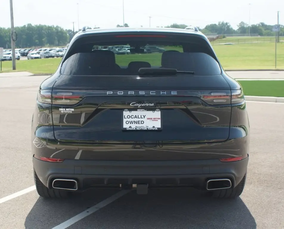 2023 Porsche Cayenne Base photo 3