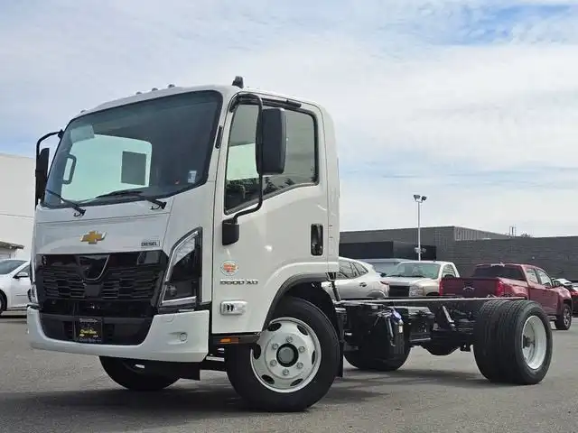 2025 Chevrolet Low Cab Forward's photo