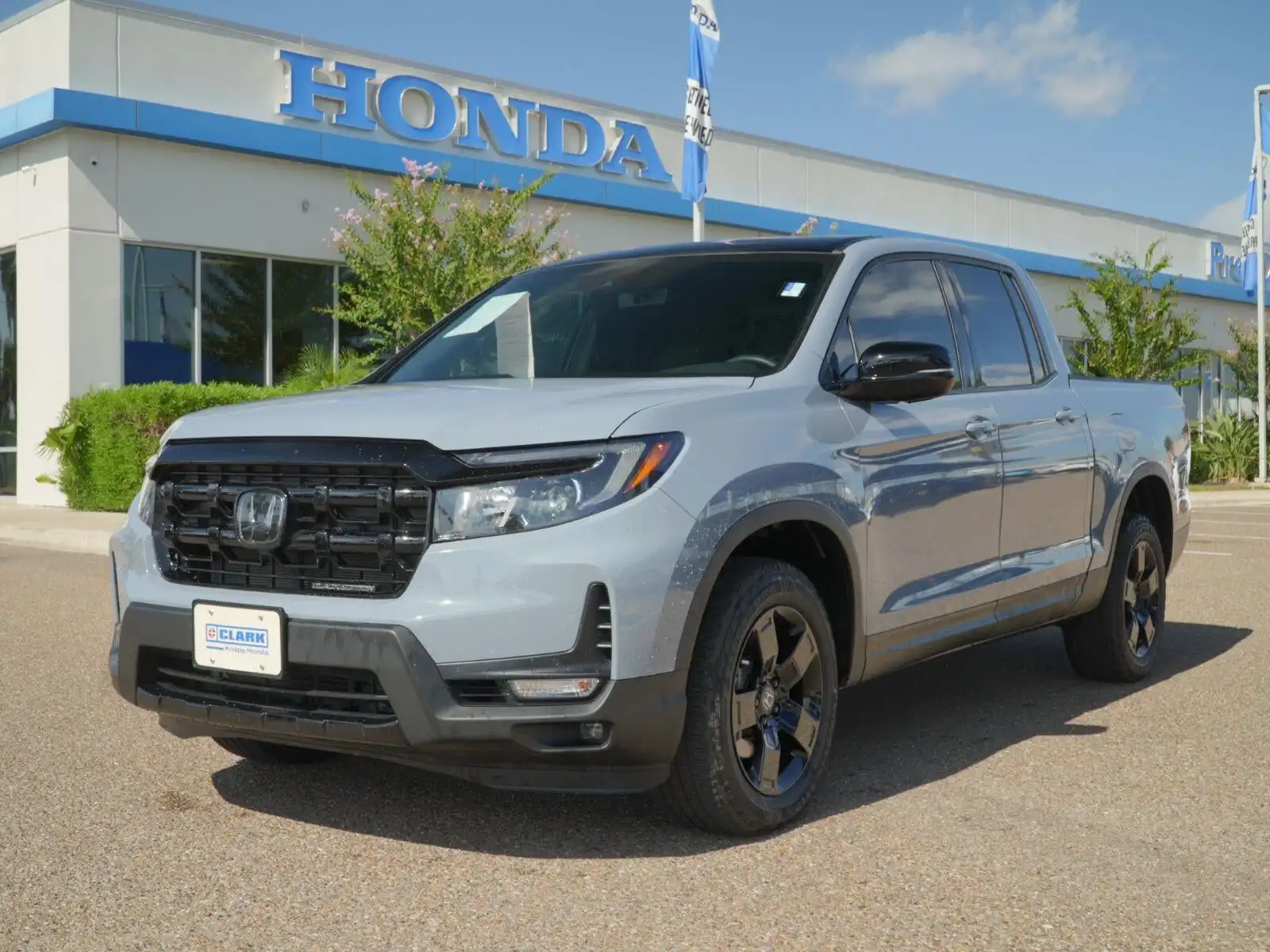 2026 Honda Ridgeline Black Edition 2-Tone's photo