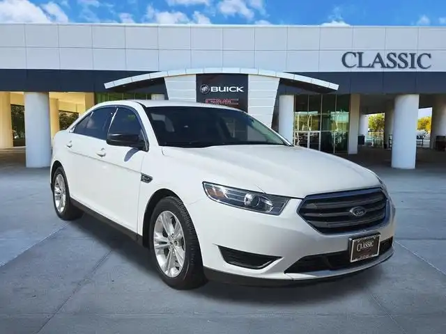 2019 Ford Taurus SE FWD's photo