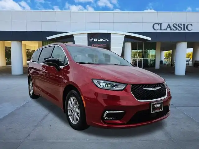 2025 Chrysler Pacifica Select's photo