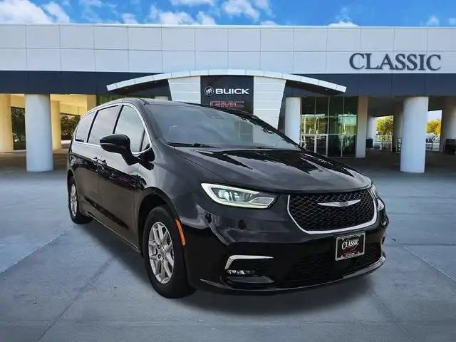 2025 Chrysler Pacifica Select's photo