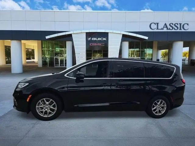 2025 Chrysler Pacifica Select photo 4