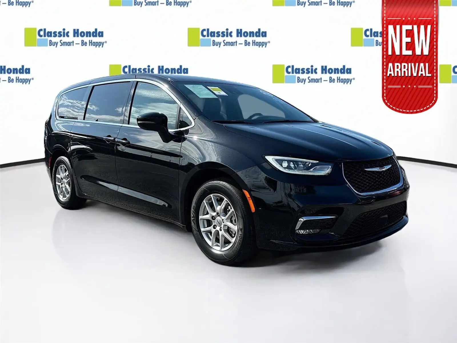 2025 Chrysler Pacifica Select photo 1