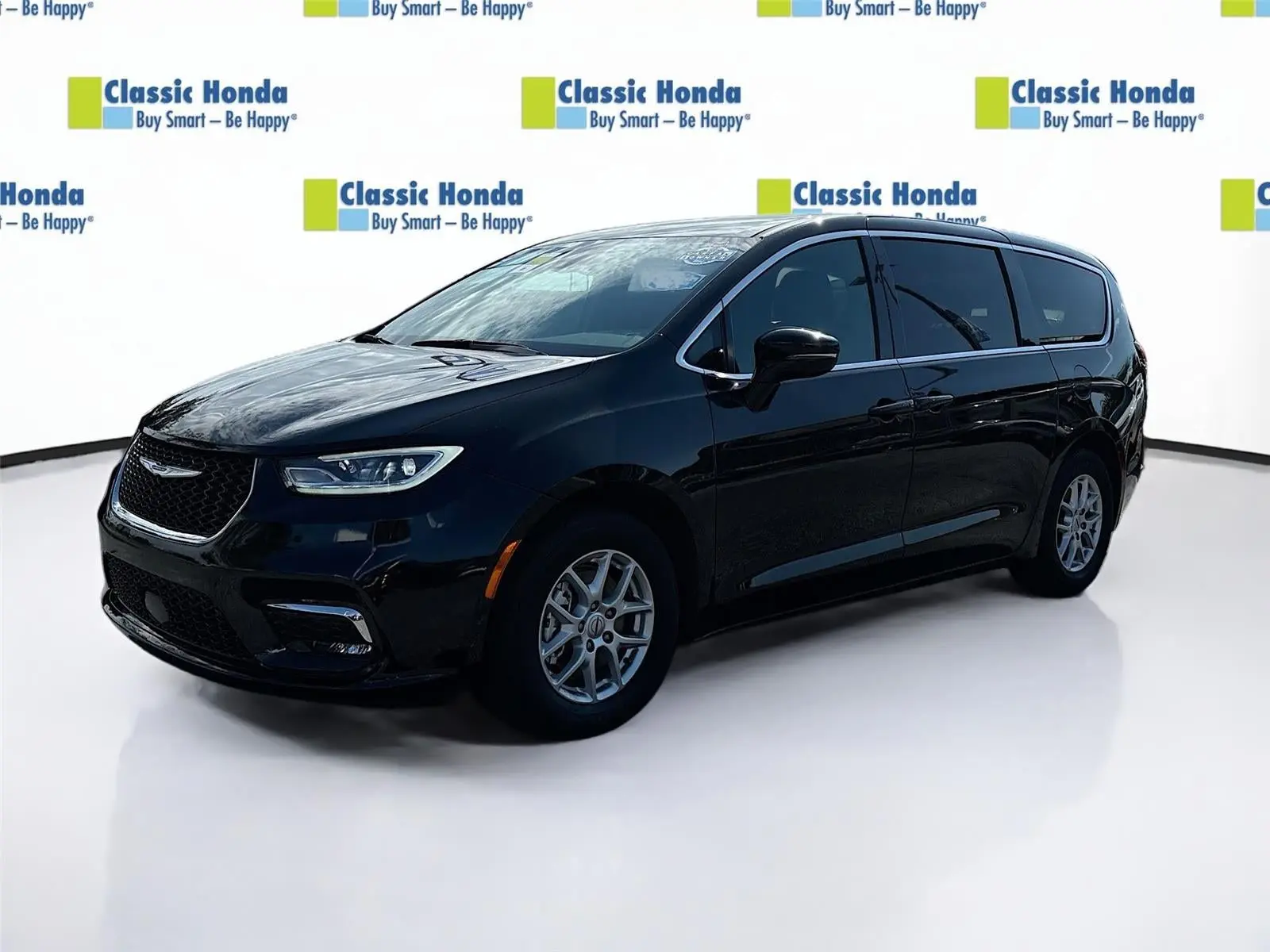 2025 Chrysler Pacifica Select photo 3
