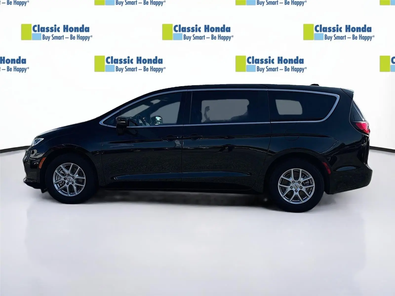 2025 Chrysler Pacifica Select photo 4