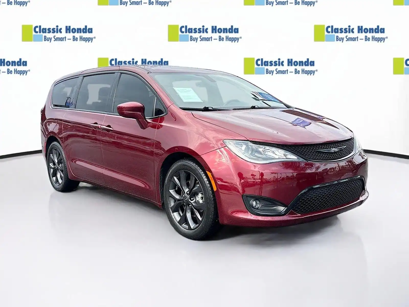 2019 Chrysler Pacifica Touring Plus's photo